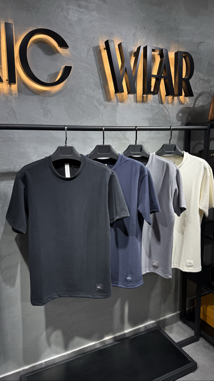 Alo Yoga T-shirt