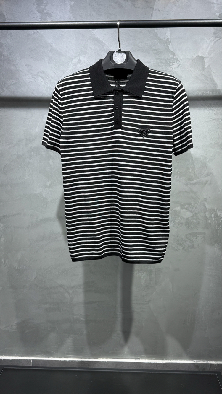 PRADA T-SHIRT