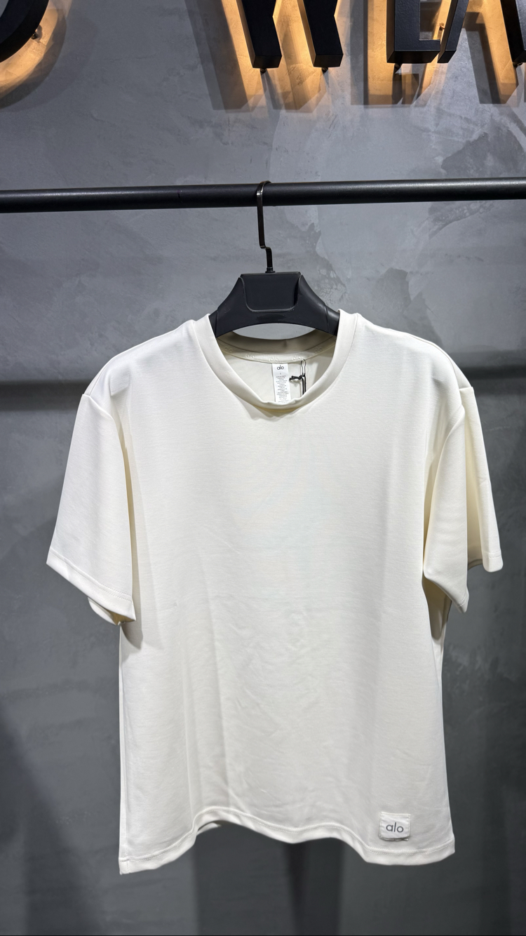 Alo Yoga T-shirt