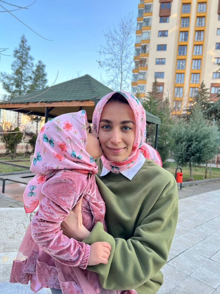 Anne kız Renkli fiyonk 
