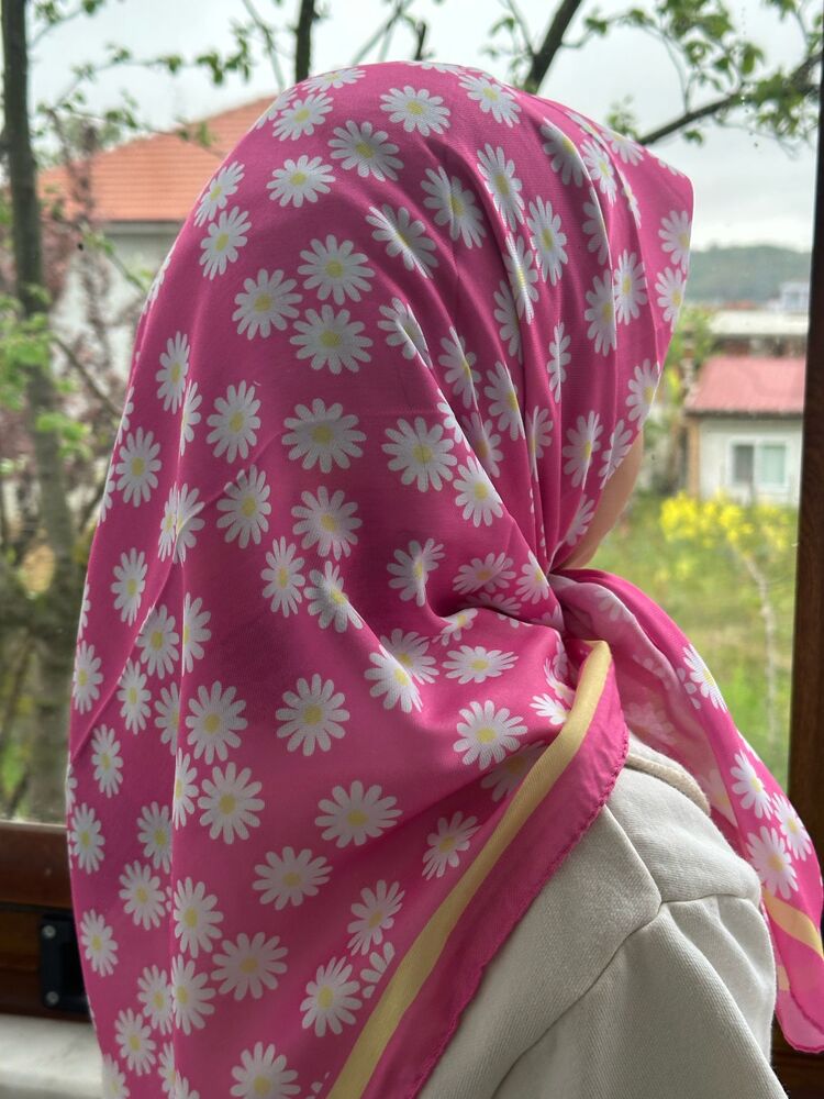 Pembe küçük papatyalar çocuk...