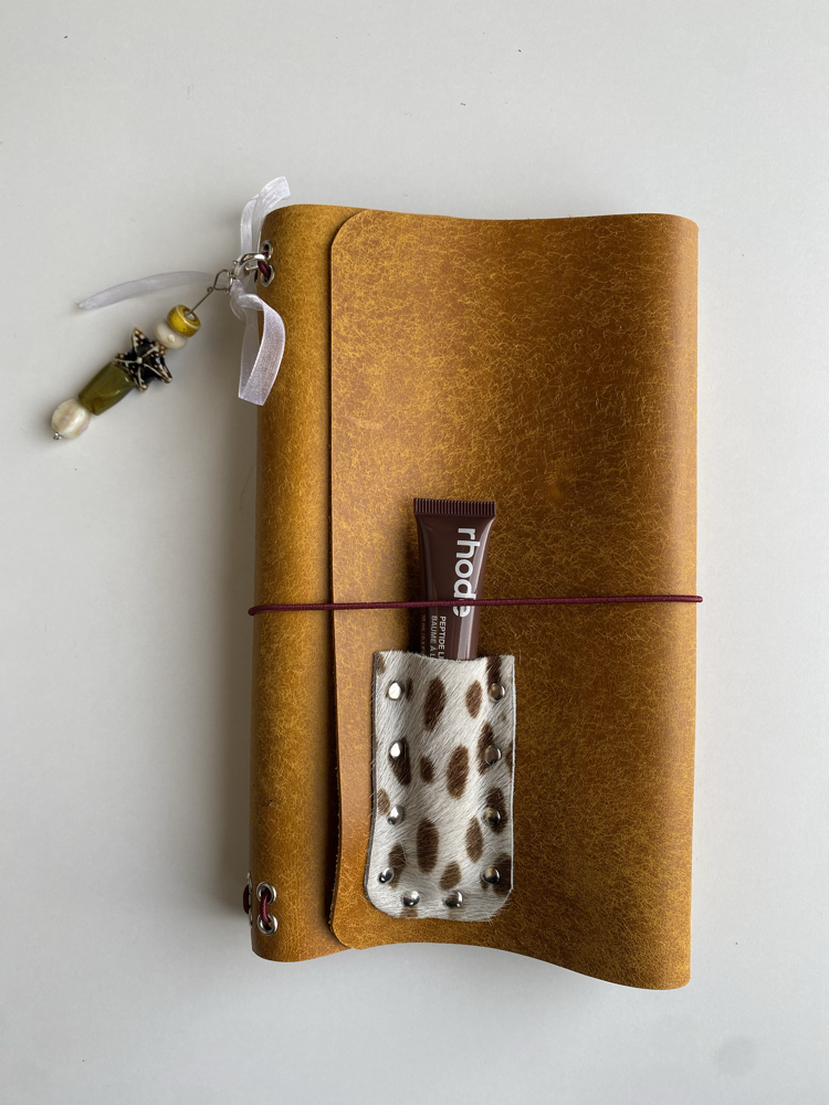 Cowhide Detaylı Charmlı | Hakiki Deri | İki bölmeli | A5 size