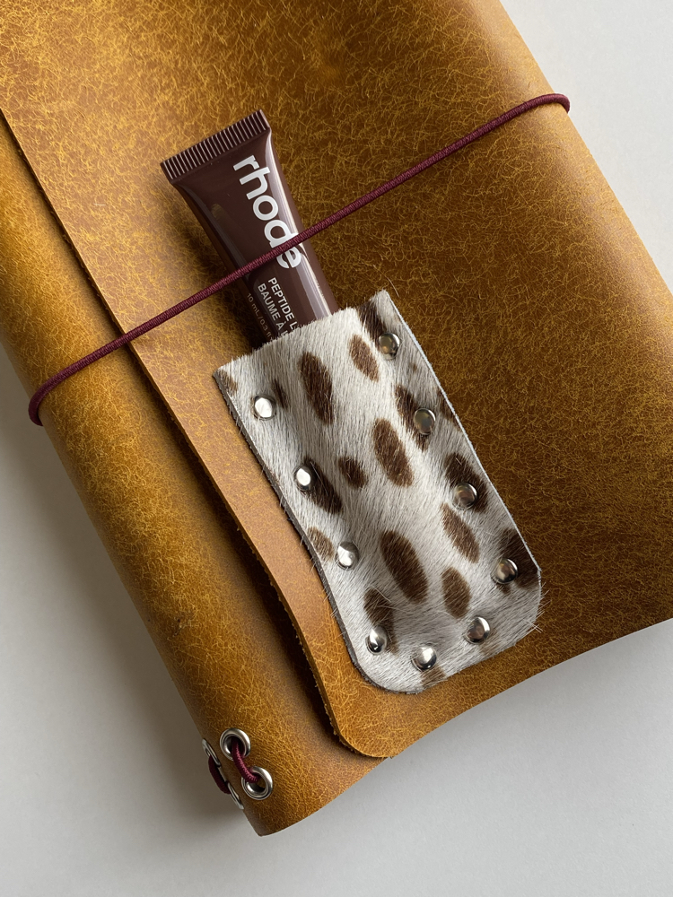 Cowhide Detaylı Charmlı | Hakiki Deri | İki bölmeli | A5 size
