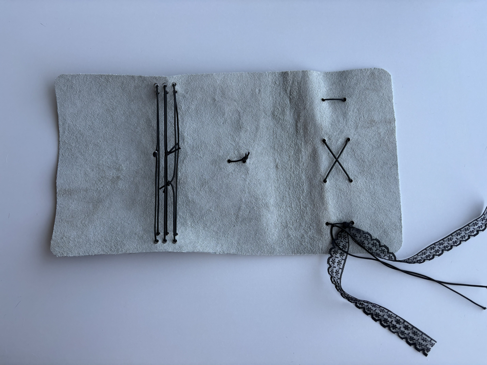 Cowhide Dantel detaylı