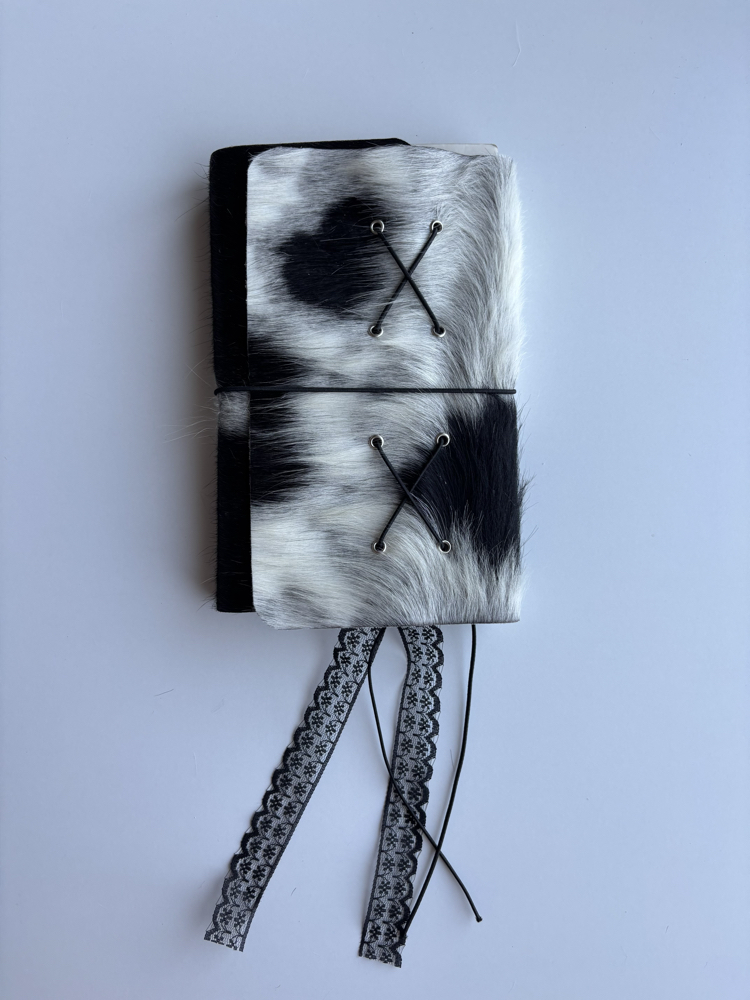 Cowhide Dantel detaylı