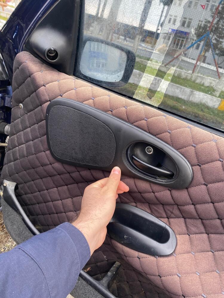 Ford Escort Sağ/Sol Ön Kapı Kolu Hoparlör Çerçevesi