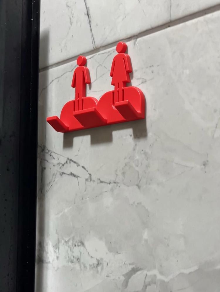 Duvara Monte Jilet Tutucu - Erkek Kadın Figürlü Banyo Aksesuarı