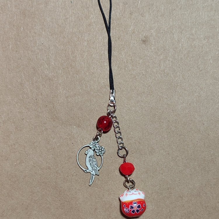 kırmızı şans kedi charm