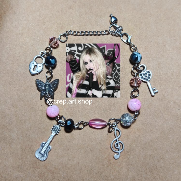 Avril Lavigne Bileklik