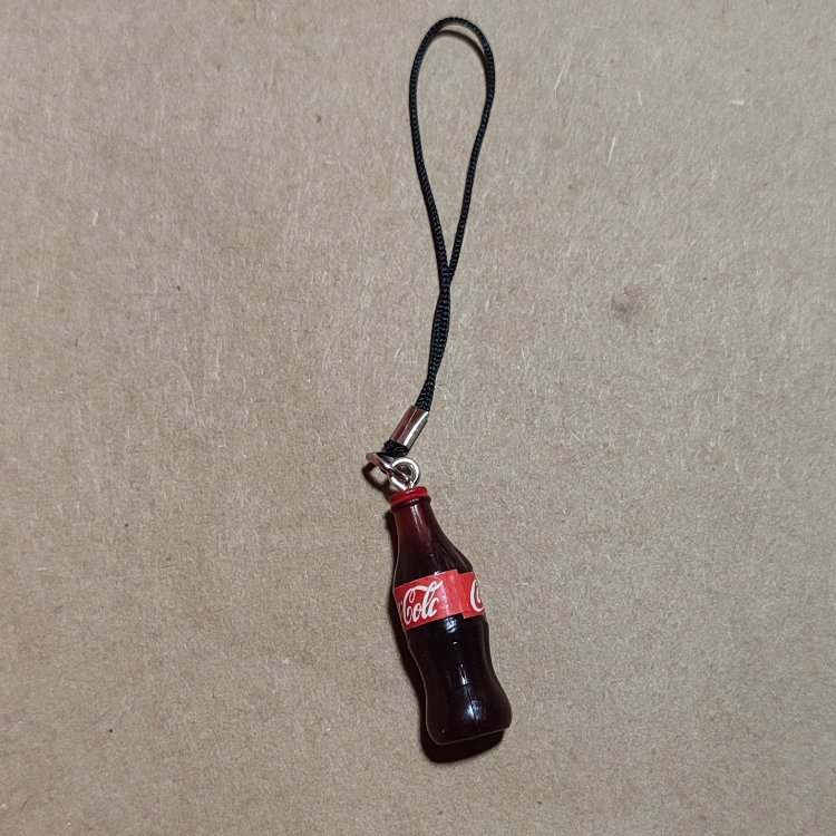 cam şişe kola charm