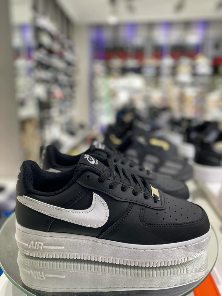 Nike Air Force 1 '07 – Siyah / Beyaz Detaylı Sneakers