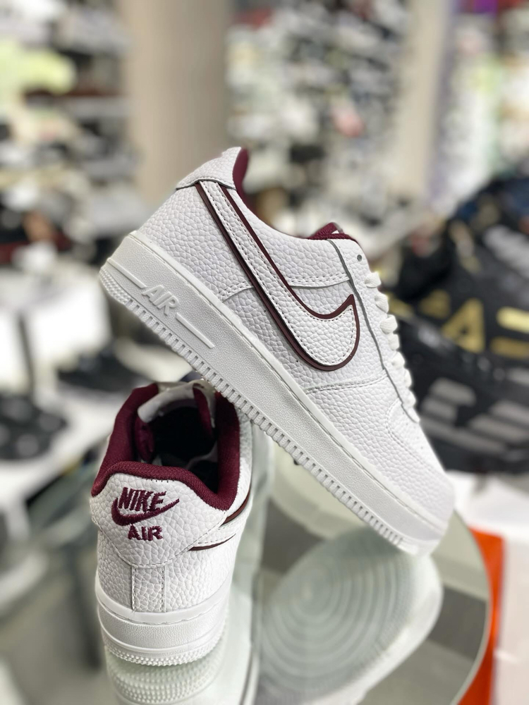 Nike Air Force 1 '07 – Beyaz / Bordo Detaylı Sneakers