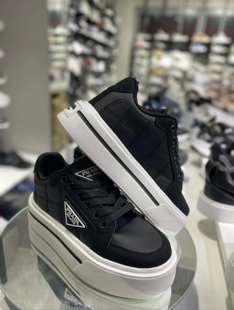Prada Downtown Kalın Tabanlı Siyah Kadın Sneakers