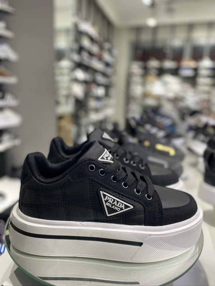 Prada Downtown Kalın Tabanlı Siyah Kadın Sneakers