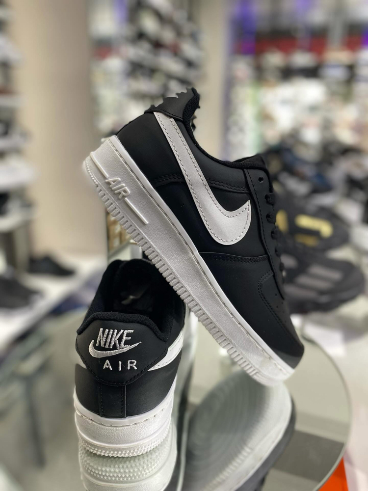 Nike Air Force 1 '07 – Siyah / Beyaz Detaylı Sneakers