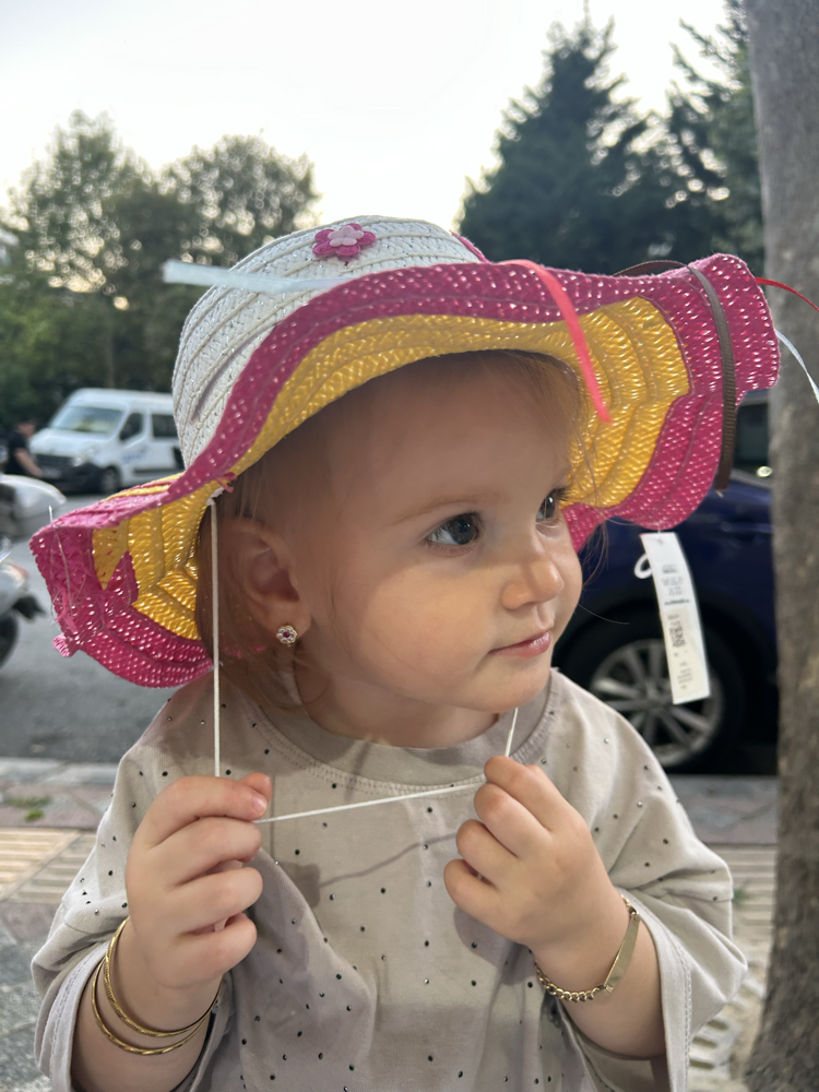 Renkli Hasır Örgü Bebek/Çocuk Güneş Şapkası – Bağcıklı ve İşlemeli