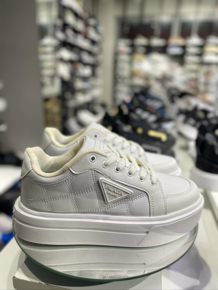 Prada Downtown Kalın Tabanlı Beyaz Kadın Sneakers