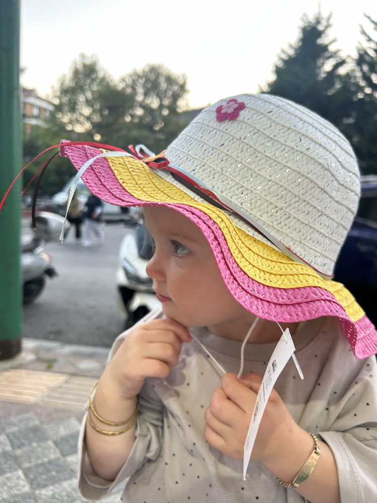 Renkli Hasır Örgü Bebek/Çocuk Güneş Şapkası – Bağcıklı ve İşlemeli