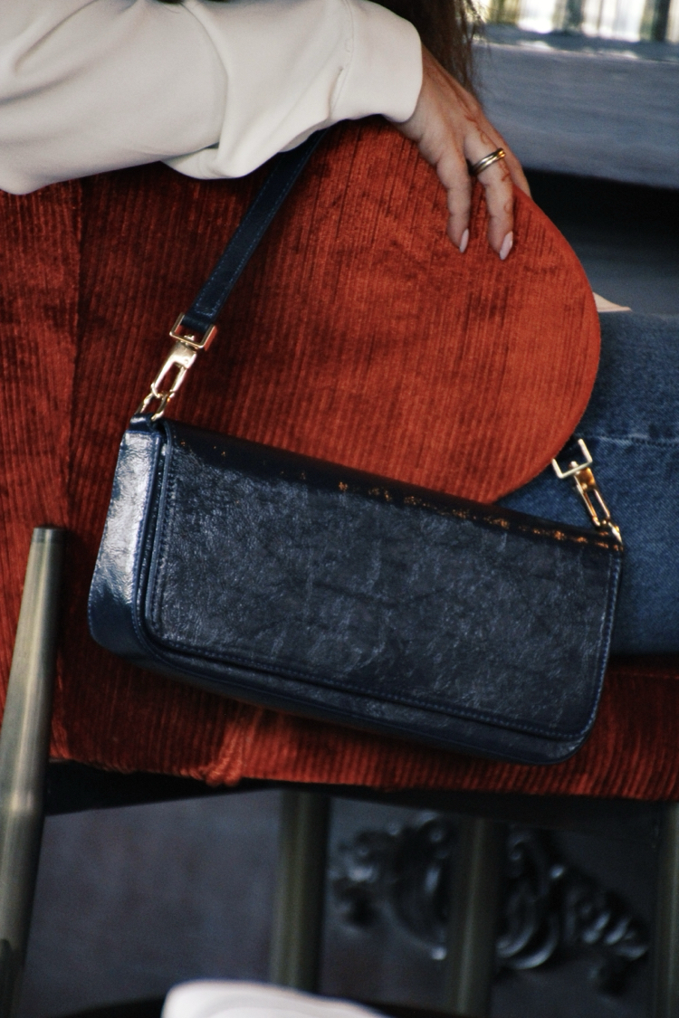 UMİ BLUE HOUR | LACİVERT RUGAN Baget East West Çanta - Bag Charm Hediyeli