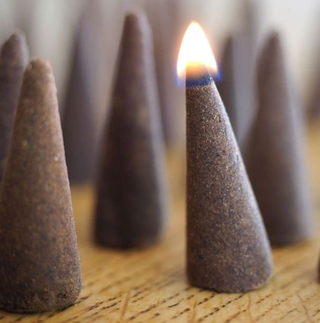 Doğal El Yapımı Konik Tütsü – 40 Dakika Yanma Süresi | Meditasyon, Yoga, Stres Azaltma