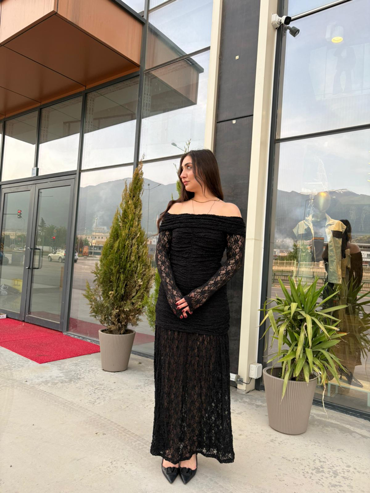Siyah Dantelli Elbise