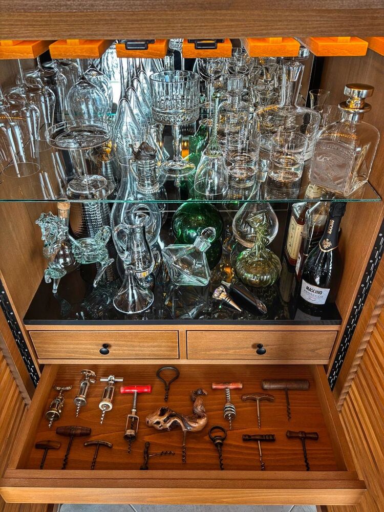 Asos Bar