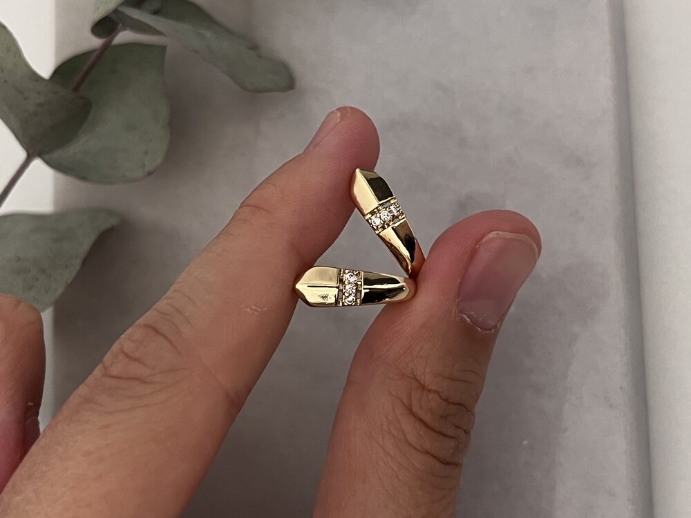 Xuping 14K Ortası Taşlı U Kesim Küpe