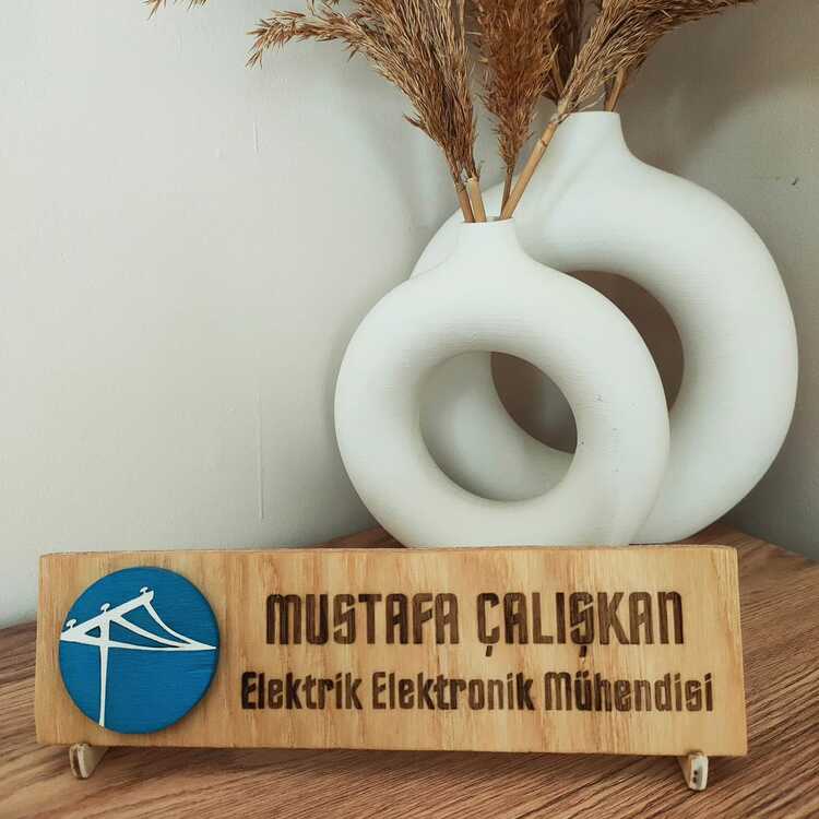 Kişiye Özel Ahşap Masa İsimliği