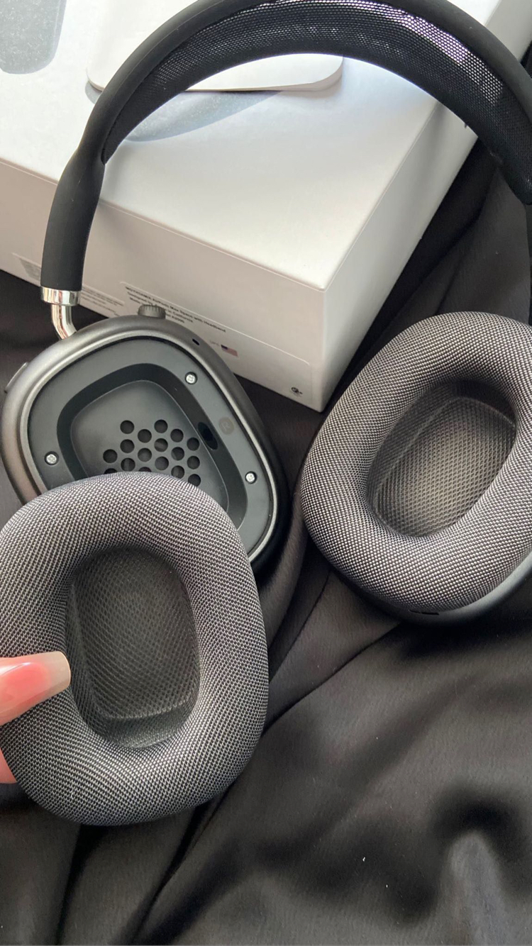 AirPods max