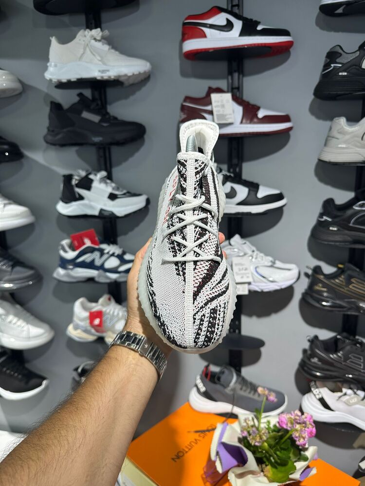 BEYAZ YEEZY 350 BOOST