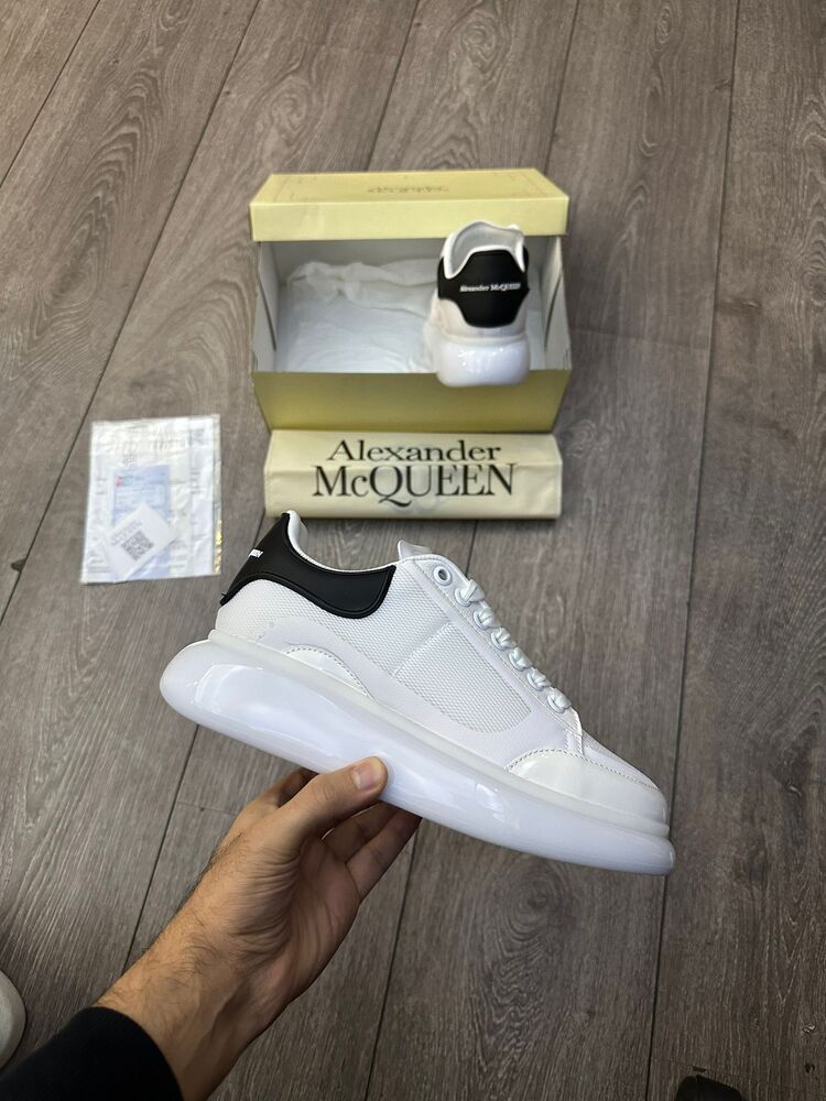 Beyaza siyah Alexander Mcqueen