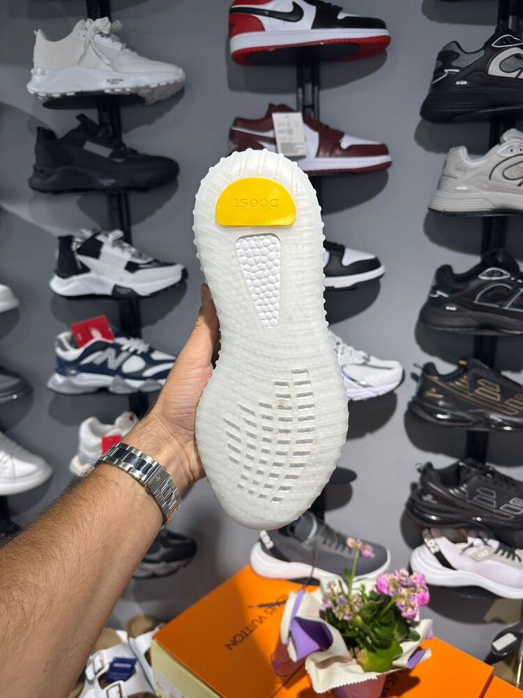 BEYAZ YEEZY 350 BOOST