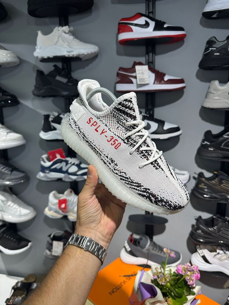BEYAZ YEEZY 350 BOOST