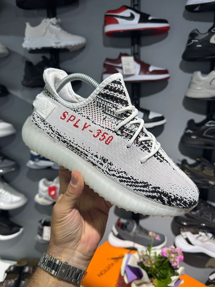 BEYAZ YEEZY 350 BOOST