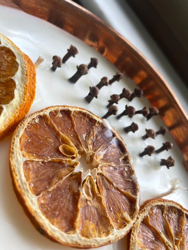 Karanfillerin dansı, soya mumu