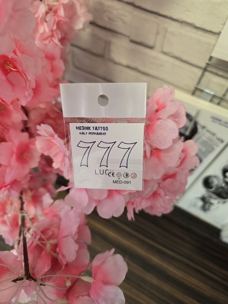 sonradan kararan 777 rakam luk yazı desen geçici dövme