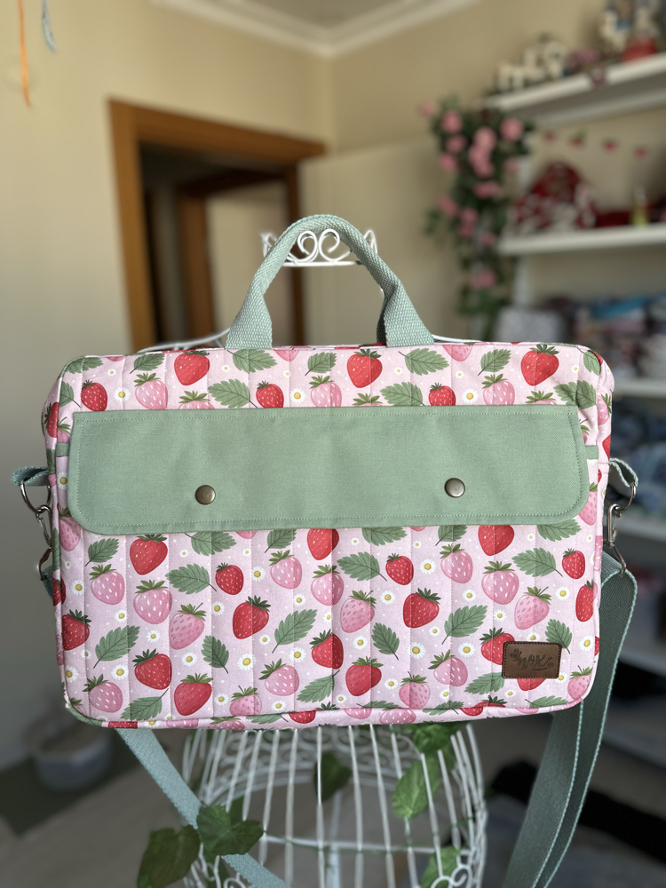 Çilekli Laptop Çantası
