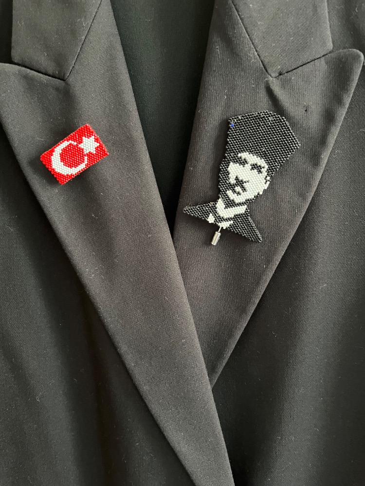 türk bayrağı ve Atatürk broş