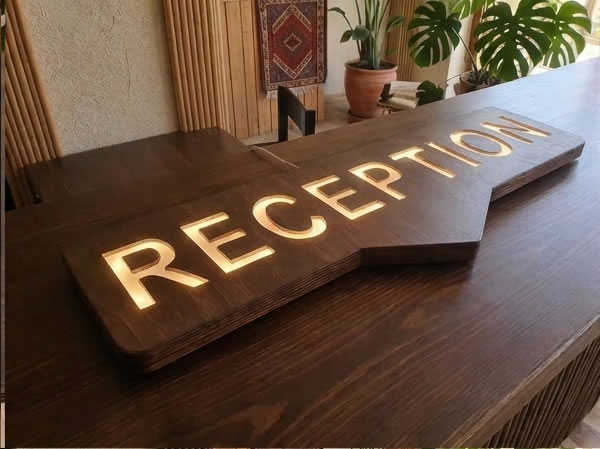 Ahşap Işıklı Reception Tabelası