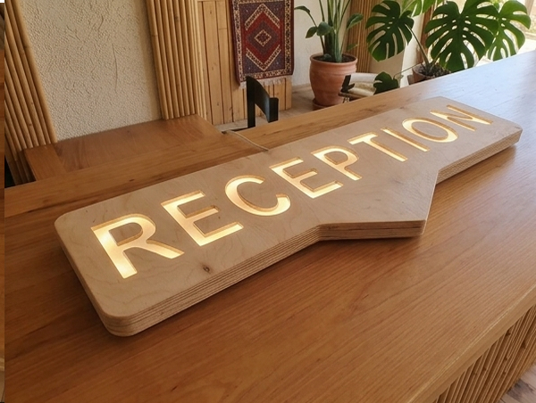 Ahşap Işıklı Reception Tabelası