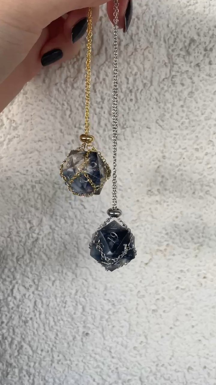 D20 Kolye (Charmsız)