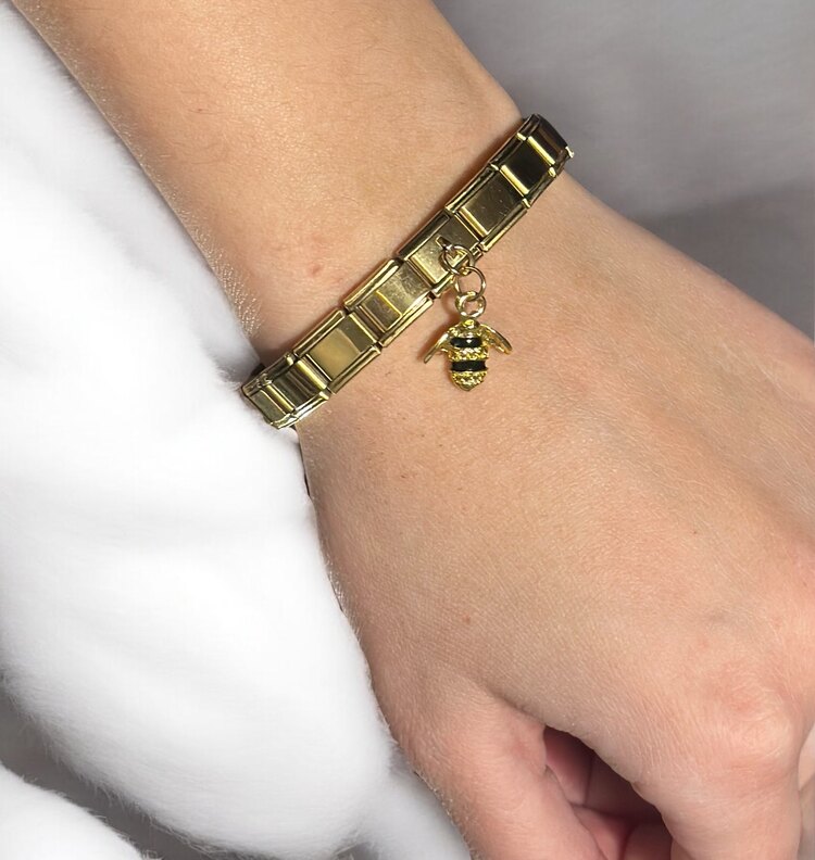 Gold arı charm