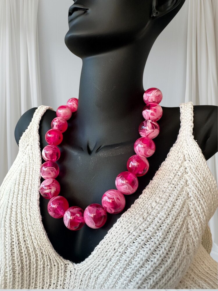 Pembe şeker kolye