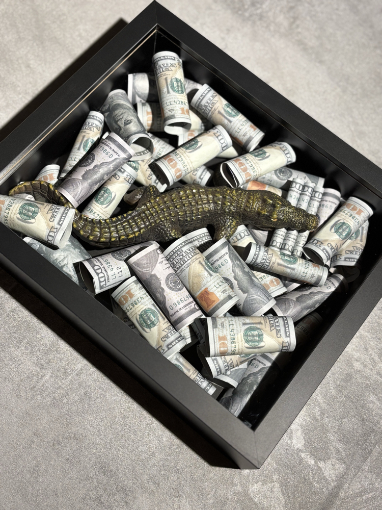 Golden Croc Derinlikli 3D Tasarım Çerçeve – Özel Konsept Dekor