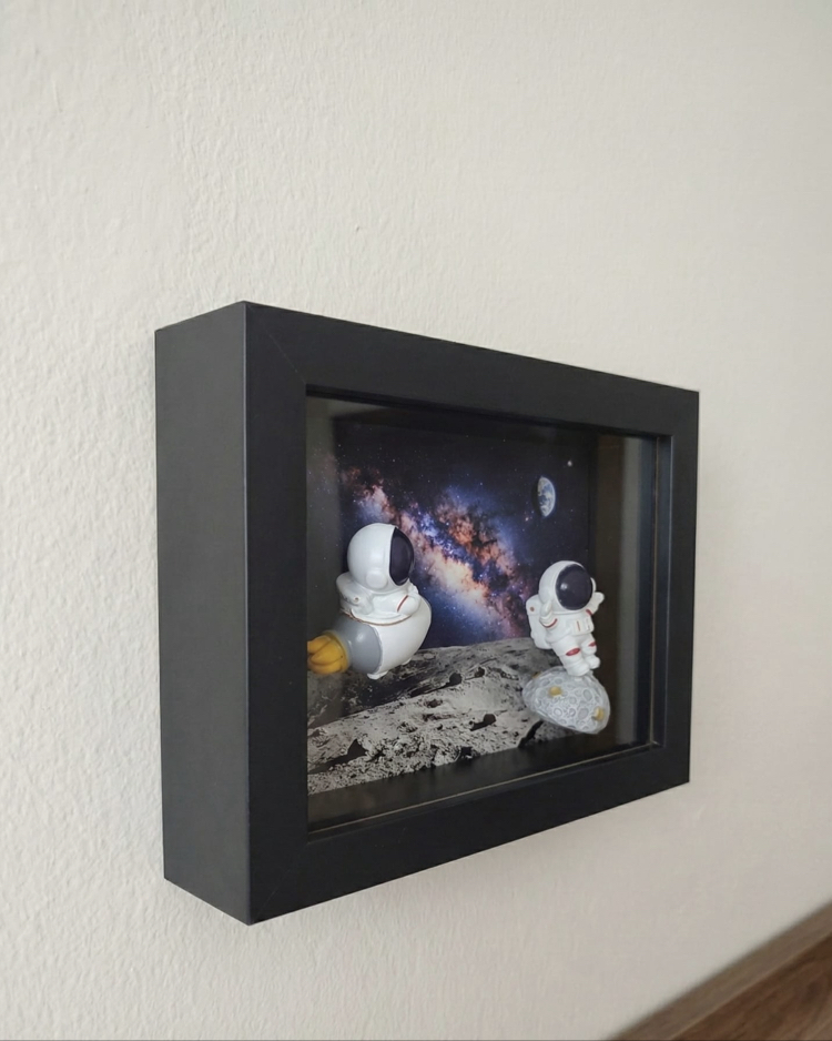 Astronot Figürlü 3D Tasarım Çerçeve