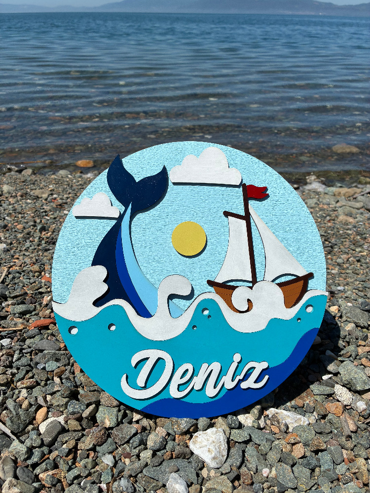 Özel İsimli Ahşap Bebek Kapı Süsü - 30 cm Denizci/Balina Temalı El Boyaması