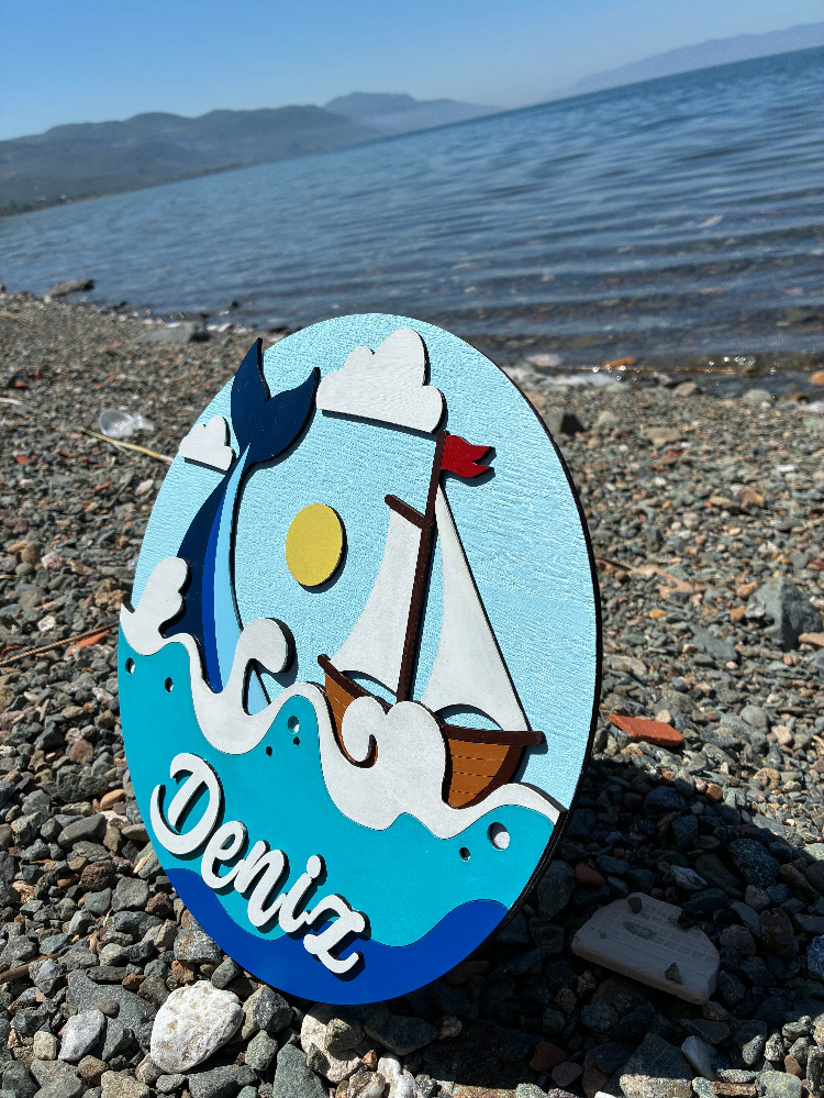Özel İsimli Ahşap Bebek Kapı Süsü - 30 cm Denizci/Balina Temalı El Boyaması