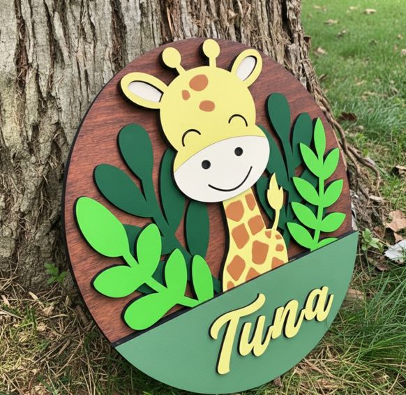 Özel İsimli Ahşap Bebek Kapı Süsü - 30 cm Zürafa ve Safari Temalı El Boyaması