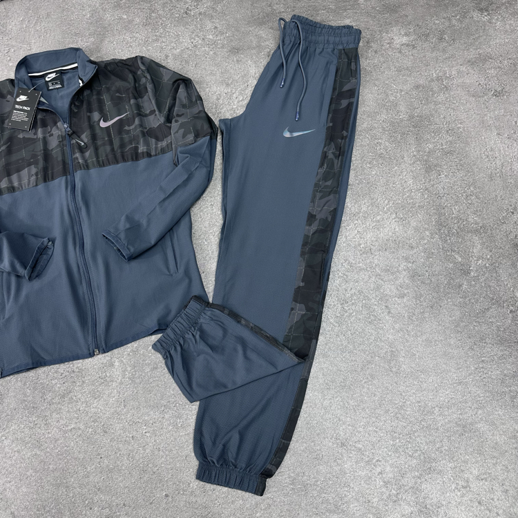 Nike Essentials Techpack Dokuma Takım | Smoke
