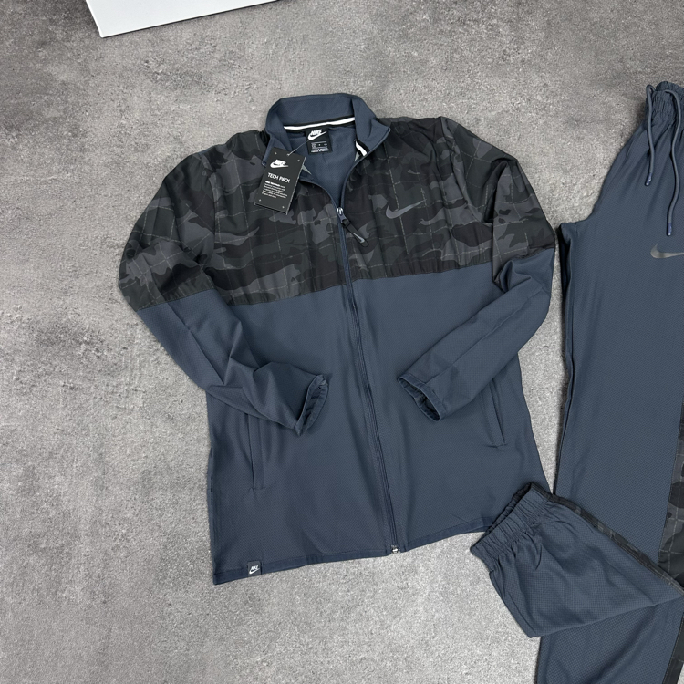 Nike Essentials Techpack Dokuma Takım | Smoke